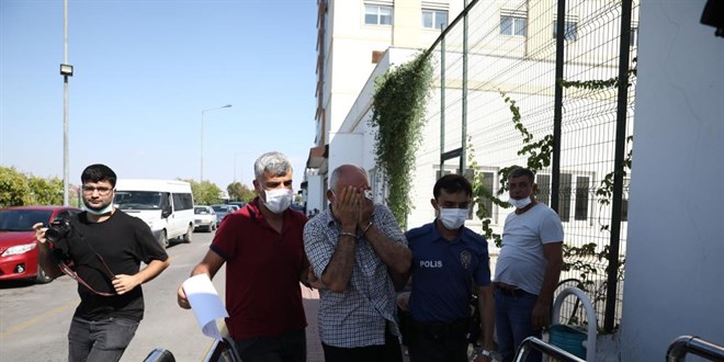 Kocasından şiddet gördüğü için kaçan kızını boğazından bıçakladı