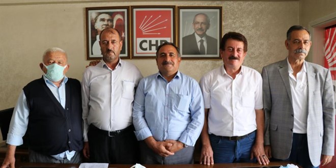 CHP'li 3 ile bakan istifa etti