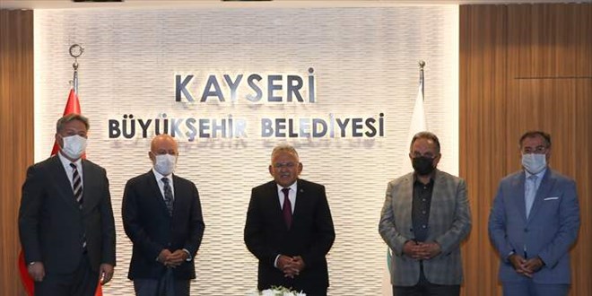 Kayseri'de 17 belediye başkanı maaşlarını afetzedeler için bağışladı