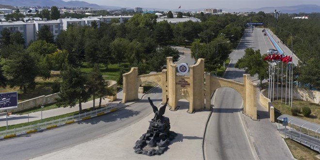 Bir üniversite daha bütün programlarda yüz yüze eğitime başlıyor
