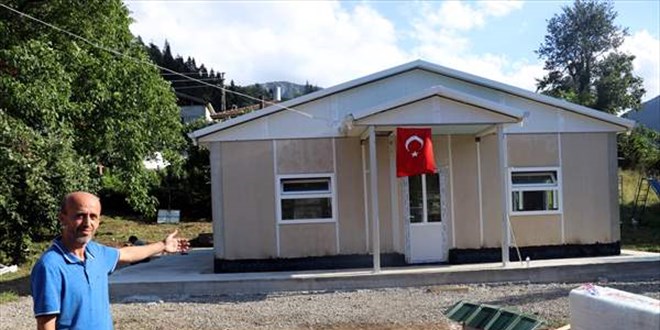 Selden etkilenen köye 2 günde prefabrik cami yapıldı