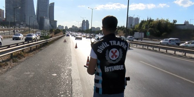 İstanbul'da çakar ve siren denetimleri: 1461 araç sürücüsüne ceza kesildi