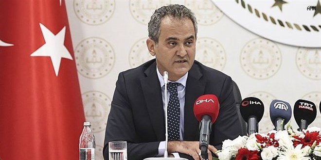 Milli Eğitim Bakanı Özer'den çevrim içi sınav açıklaması