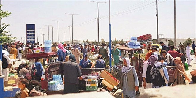 Devlet göçmen kaçakçılığı yaparsa: İran 10 köyü boşaltıp asker yerleştirdi
