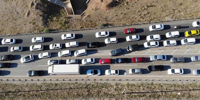 43 ilin geçiş güzergahında yoğun trafik