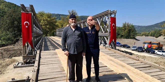 Yıkılan köprünün yerine kurulan panel köprünün açılışı yapıldı