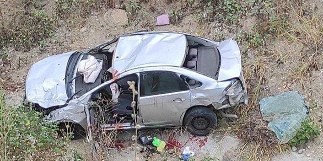 Otomobille şarampole yuvarlanan çifti ölüm ayırdı
