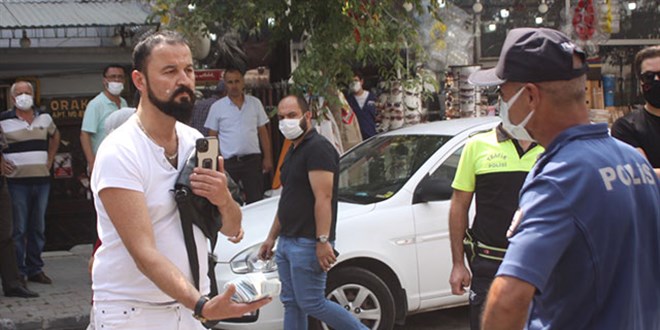 Güvenlik güçlerine küfretti, polislere para teklif etti