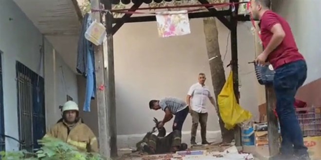 Yangına müdahale eden itfaiye eri ölümden döndü