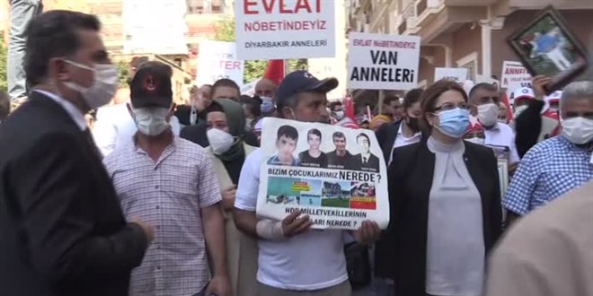 Aile ve Sosyal Hizmetler Bakanı Yanık, Diyarbakır annelerini ziyaret etti