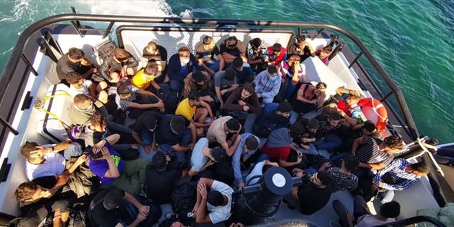 Çanakkale açıklarında 59 düzensiz göçmen kurtarıldı