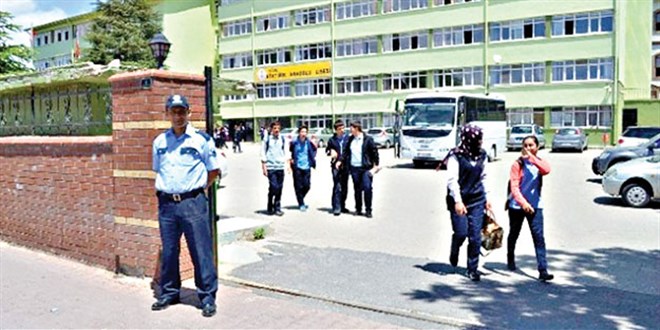 Öncelikli okullarda Bin 54 polis sabit görev yapacak