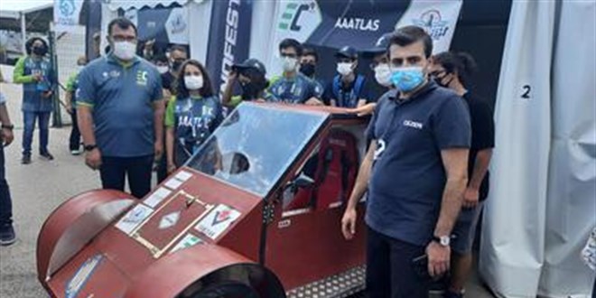 Selçuk Bayraktar, lise öğrencilerinin araçlarını inceledi