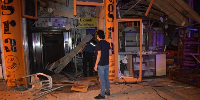 Ekmek fırını bomba gibi patladı: Ortalık savaş alanına döndü