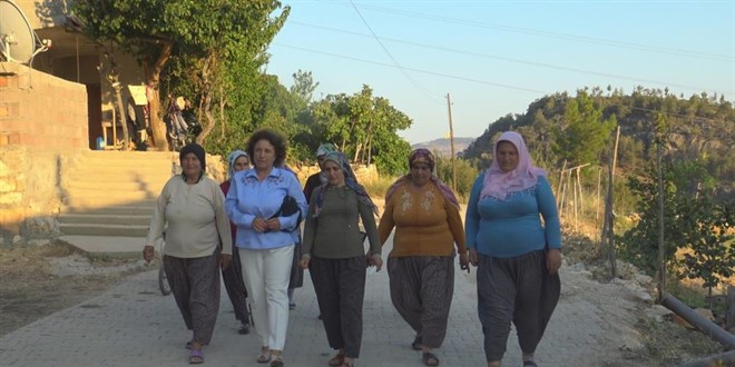 Vekil öğretmenlik yaptığı köye gelin geldi, iki dönemdir muhtar