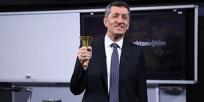 Eski Bakan Ziya Selçuk'tan yüz yüze eğitim mesajı