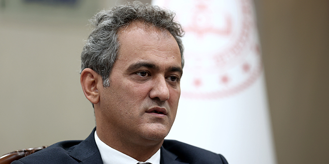 Bakan Özer: Okulları açık tutmanın çabası içinde olacağız