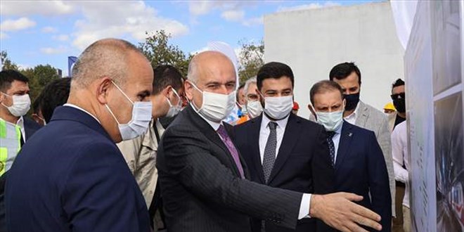 Bakanı Karaismailoğlu: Metro hattı için Kasım 2021'de test sürüşlerini başlatacağız