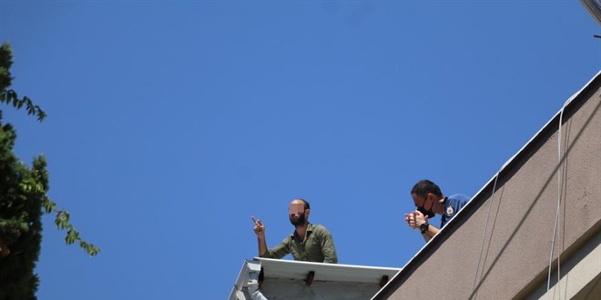 Temaslı adam çatıda polise 7 saat ecel terleri döktürdü