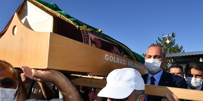 Bakan Gül, bakanlık personelinin cenaze törenine katıldı