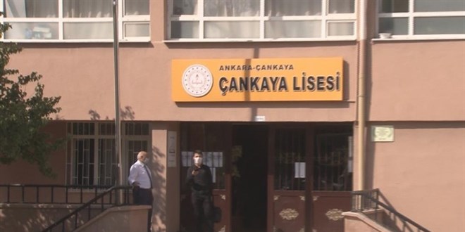 Başkent'te bir okulda 2 öğrencide koronavirüs çıktı