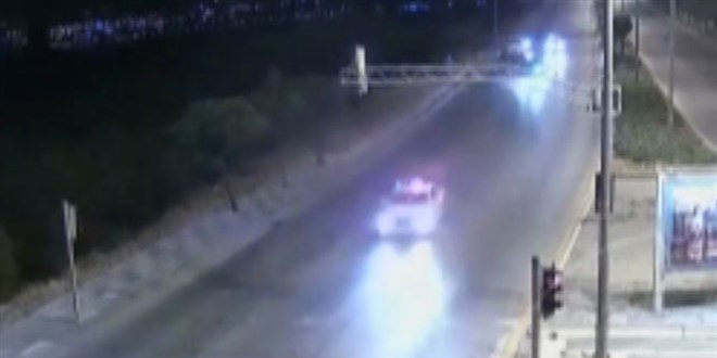 Denetimden kaçarken 2 polise çarpan sürücü yakalandı