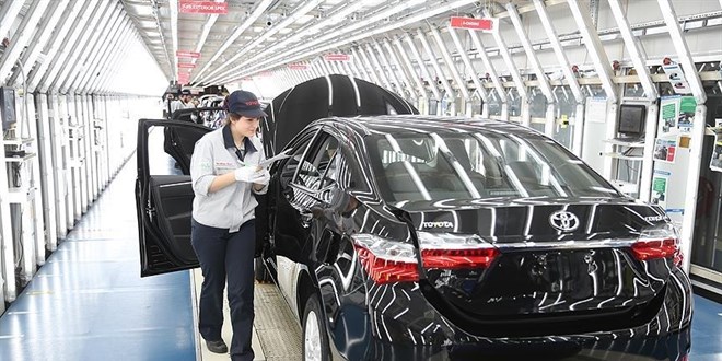 Toyota yarı iletken çip sıkıntısı nedeniyle üretimini düşürüyor