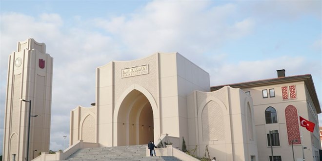 İbn Haldun Üniversitesi aşıda geri adım attı