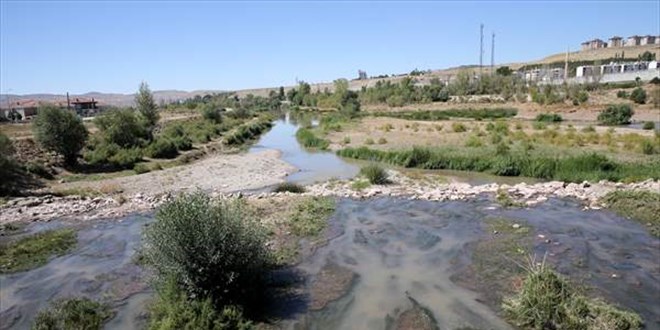Kuraklık Türkiye'nin en uzun nehrini de etkiledi