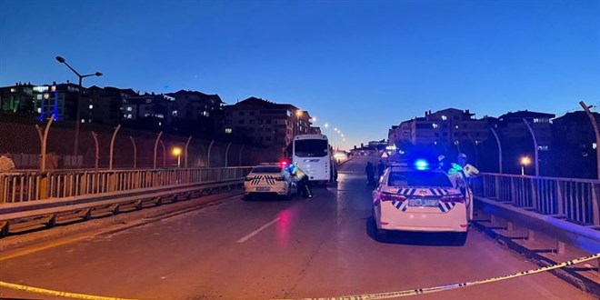 Başkentte servis aracı ile otomobil çarpıştı: 5 ölü