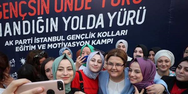 Bakan Yanık, Keşan'daki 'Motivasyon Kampı'nda gençlerle bir araya geldi