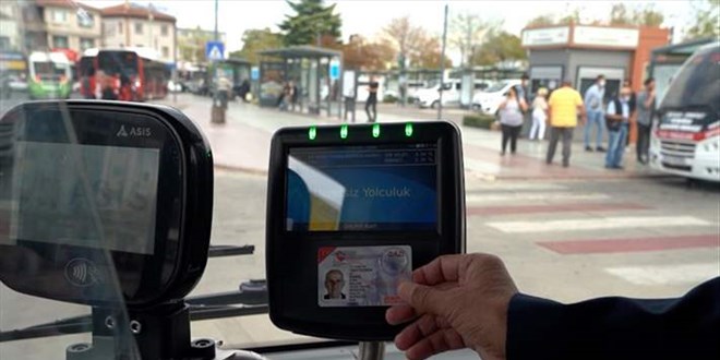 Otobüse binen şehit yakınları ve gazilere duygulandıran sürpriz