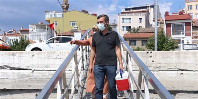 Eğirdir Gölü'ne lağım suyu karıştığı iddiasına ilişkin gölden numune alındı