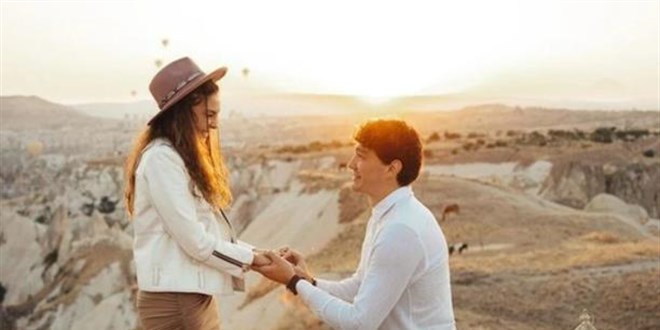 Cedi Osman'dan Ebru ahin'e Kapadokya'da evlilik teklifi