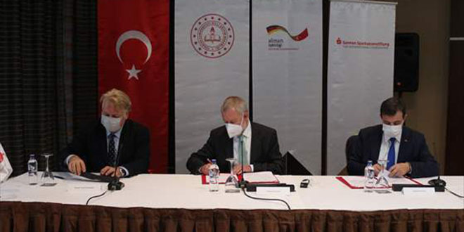 Meslek liseleri ve halk eğitimi merkezlerinde iş ve finansal okuryazarlık eğitimleri verilecek