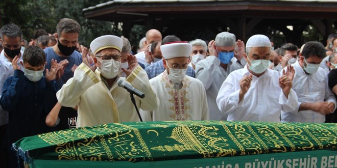 Koronavirüse yenilen doktor son yolculuğuna uğurlandı