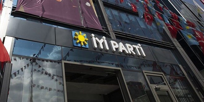 İYİ Parti Antalya'da yumruklar konuştu! İhracı isteniyor