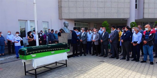Kovid-19'a yenik düşen doktor toprağa verildi
