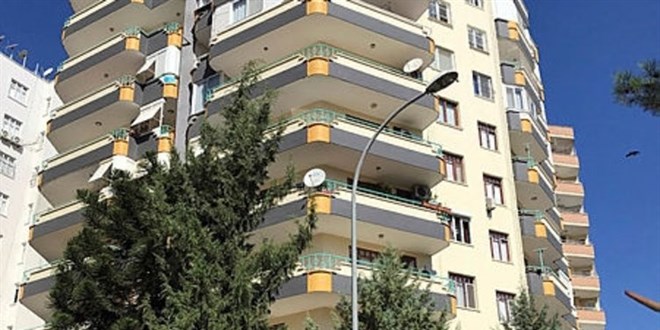 Kahvaltı hazırlayan eşine yardım ederken canından oldu