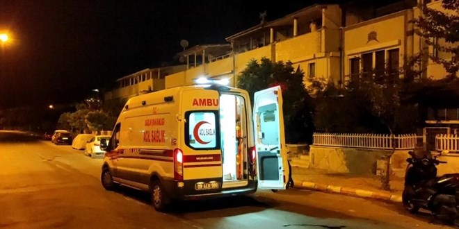Kaza yapan kadına yardım etmek yerine gasp ettiler