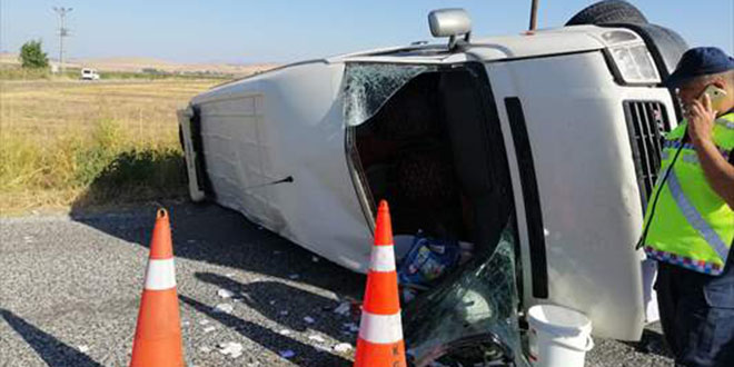 Tarım işçilerini taşıyan minibüs devrildi: 1 kişi öldü, 15 kişi yaralandı