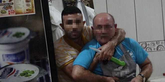 Sigortasının yatırılmadığını iddia eden garson ustasını rehin aldı