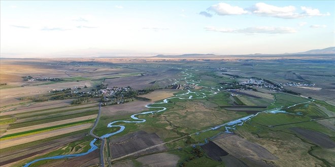 Kars'taki menderesler her mevsim güzelliğiyle cezbediyor