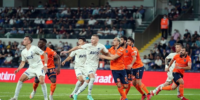 Başakşehir, ilk galibiyetini Fenerbahçe karşısında aldı