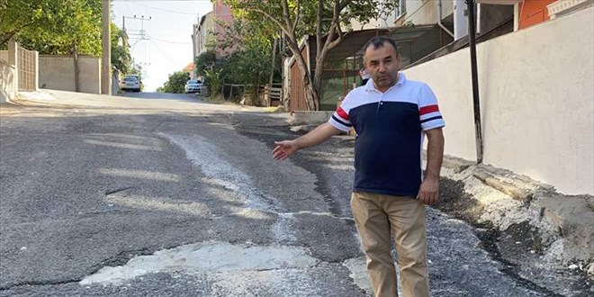 Belediyenin onarmadığı yolları, vatandaş kendisi onarmaya başladı