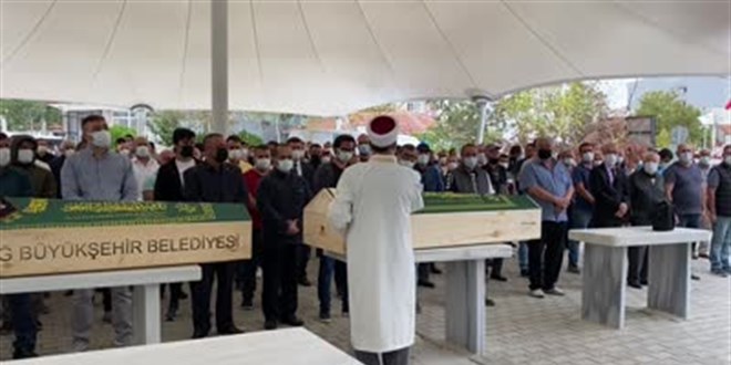 Kaldığı apartta ölü bulunan aile hekimi son yolculuğuna uğurlandı