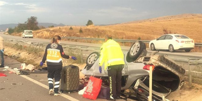 Üniversiteye kayıt yolunda kaza: 1 ölü, 3 yaralı