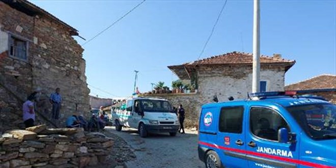 Eşinden ayrı yaşayan kadın, yanında kaldığı babasını öldürdü