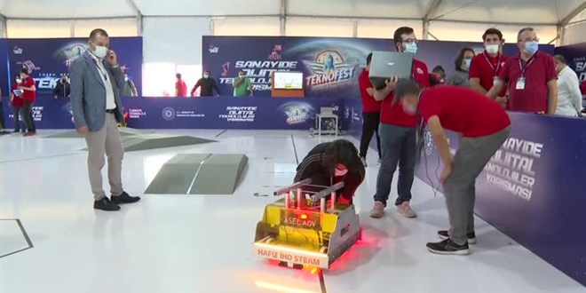 Bakan Varank, TEKNOFEST'te TÜBİTAK standını ziyaret etti