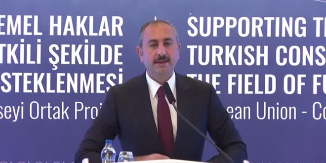 'Herkesin AYM kararlarına uyması hukukun emredici hükmüdür'